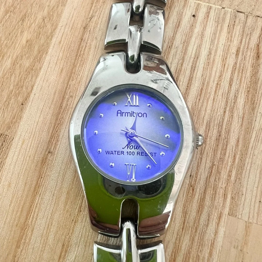 Armitron now ladies iridescent blue silver tone watch NEW BATTERY